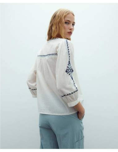 BLUSA MANGA 3/4 BORDADOS