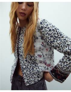 CHAQUETA ESTAMPADA