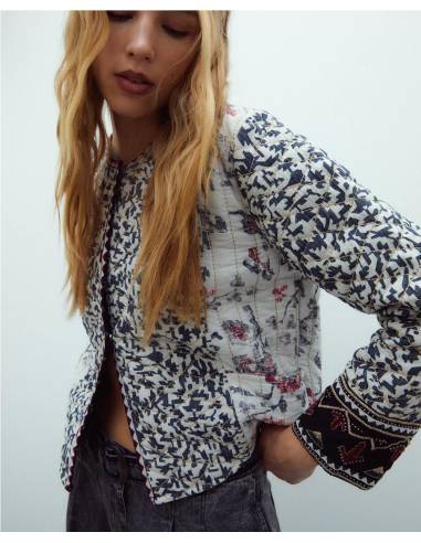 CHAQUETA ESTAMPADA