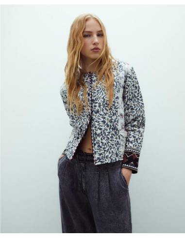 CHAQUETA ESTAMPADA