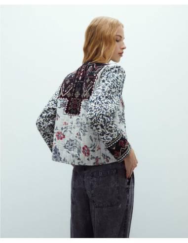 CHAQUETA ESTAMPADA