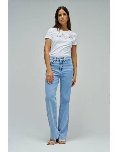 camiseta floresde encaje