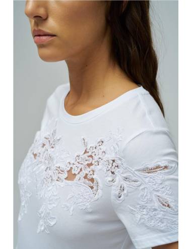 camiseta floresde encaje