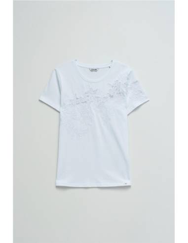 camiseta floresde encaje