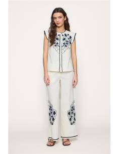 BLUSA CON BOTONES BORDADA