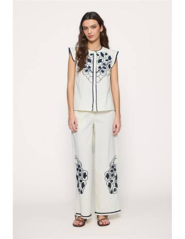 BLUSA CON BOTONES BORDADA