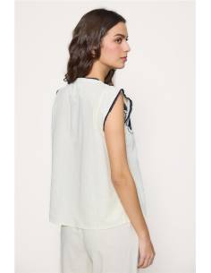 BLUSA CON BOTONES BORDADA 2