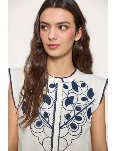 BLUSA CON BOTONES BORDADA