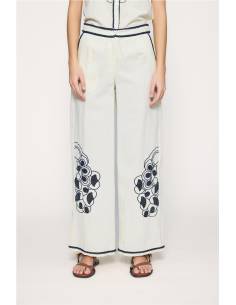PANTALON CON BORDADOS 2