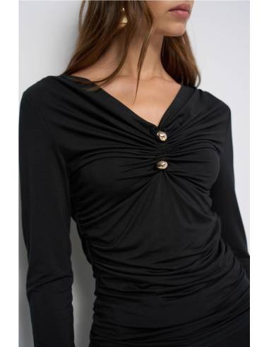 TOP M/L CON APLIQUE EN ESCOTE